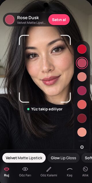 Yapay zeka yüz takibi açık MakeUpTakeUp AR makyaj kamerası, bir kadının yüzünde